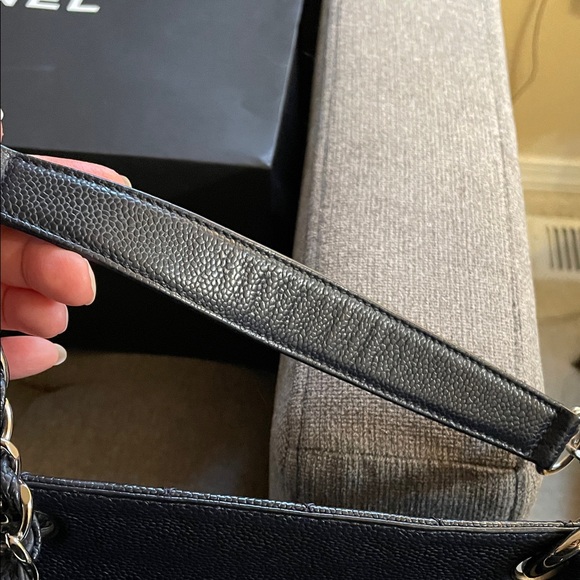 CHANEL Navy Quilted Leather Grand Shopping Tote with Interlocking CC - Picture 14 of 15